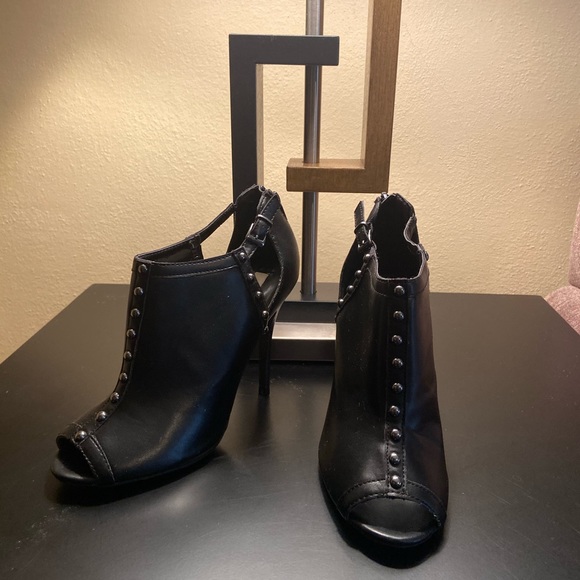 Simply Vera Vera Wang Black open toe Ankle boots - Picture 2 of 5